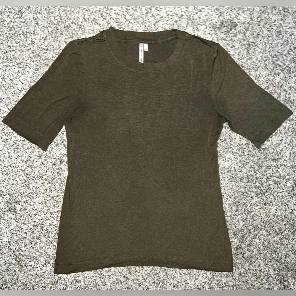 Banana Republic Women’s Casual Olive Green Short Sleeve T-Shirt! Size Medium.